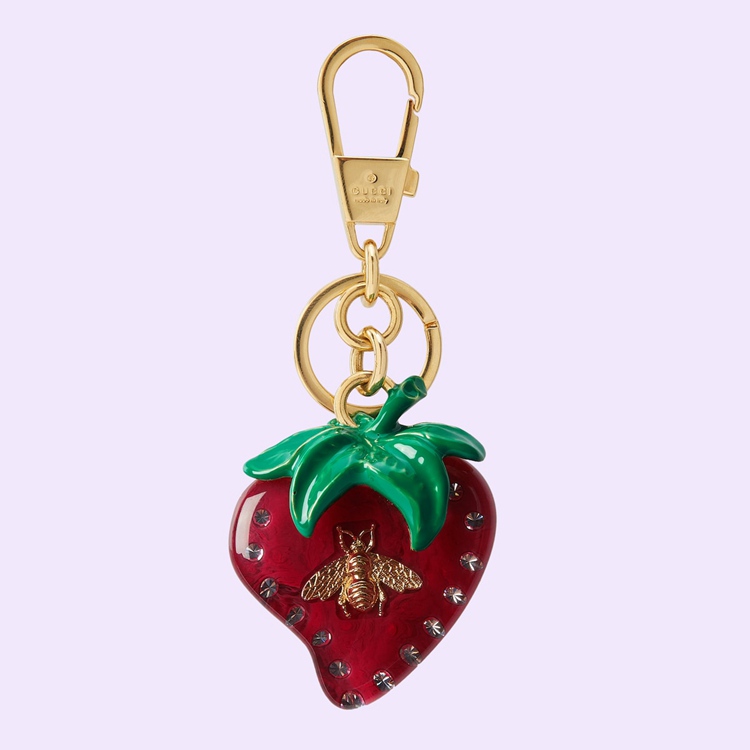 728604.9AABK.8766.001.100.0000.Light Gucci bee strawberry shaped keychain